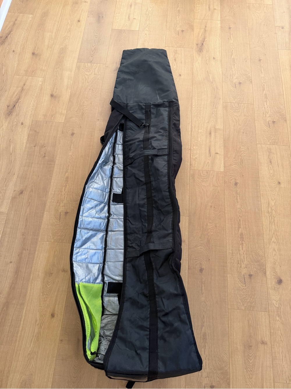 Black Padded Ski and snowboard Travel Bag with Reflective Lining